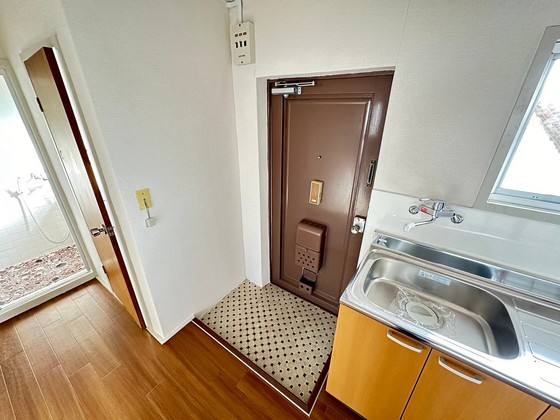 玄関　※別部屋の写真です