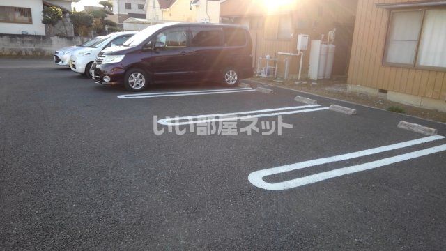 【関戸戸建貸家　Ｂの駐車場】