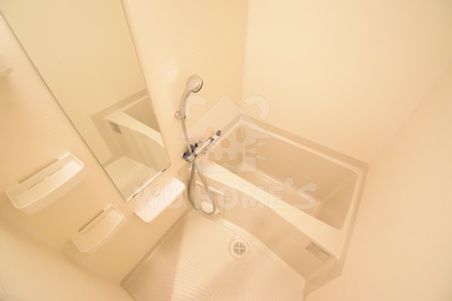 バス・シャワールーム　コンパクトで使いやすいお風呂です