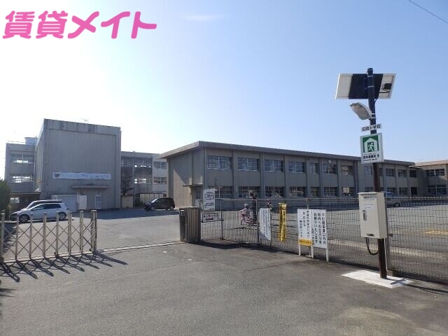 【松阪市駅部田町のマンションの小学校】