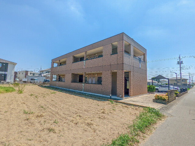 【伊勢崎市山王町のアパートの建物外観】