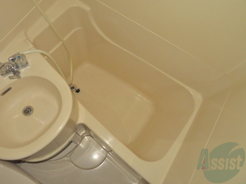 バス・シャワールーム　水回りは全てまとまっているので、生活は楽ですね。