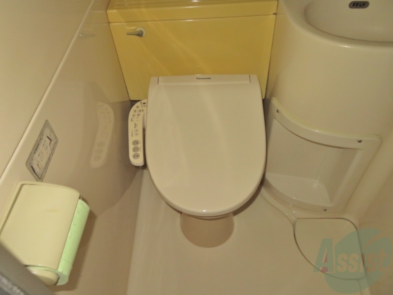 トイレ　温水洗浄便座付きのトイレは、使用しやすくうれしいですね。