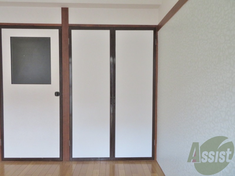 収納　洋室にある収納スペースは十分な広さがあると思います。