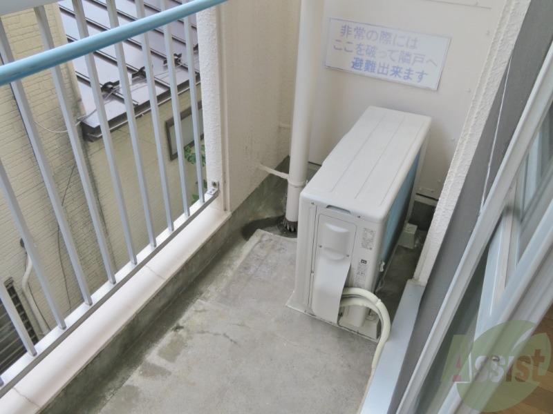 バルコニー　このバルコニースペースは洗濯物も問題なく干せそうですね。