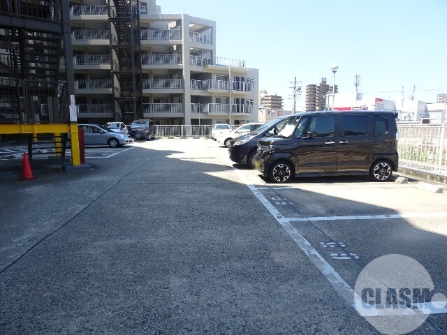 【堺市北区東上野芝町のマンションの駐車場】