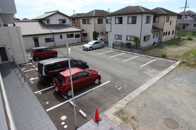 【姫路市阿保のマンションの駐車場】