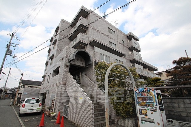 【枚方市長尾元町のマンションの建物外観】