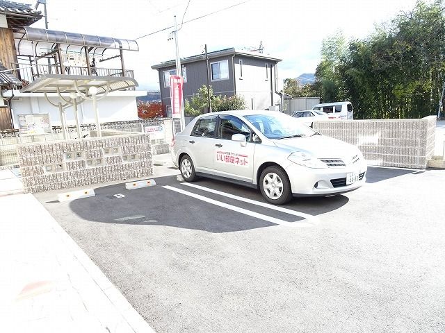 【Ｍ・ウェイブIIの駐車場】