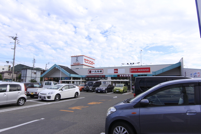 【松山市溝辺町のマンションのスーパー】