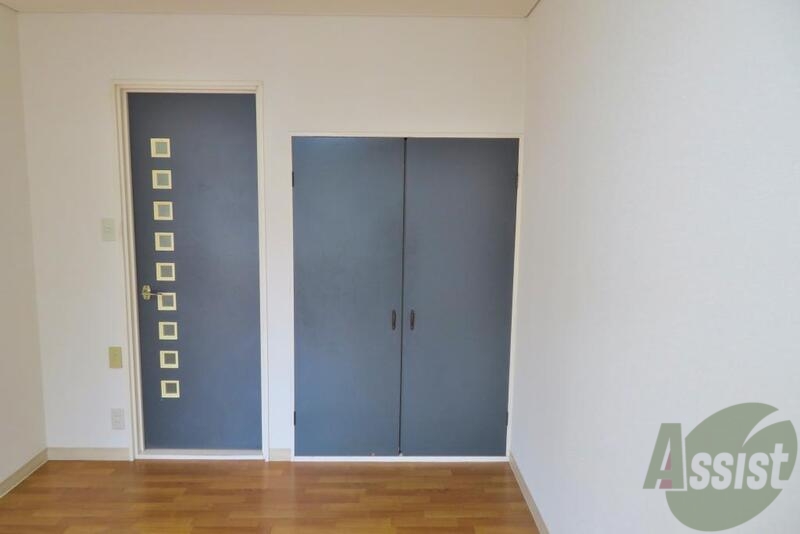 収納　収納の閉めた状態の写真ですー。青がアクセントになっていますね