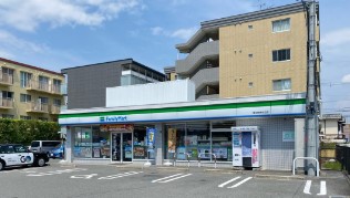 コンビニ　ファミリーマート　豊中長興寺店（コンビニ）まで184m