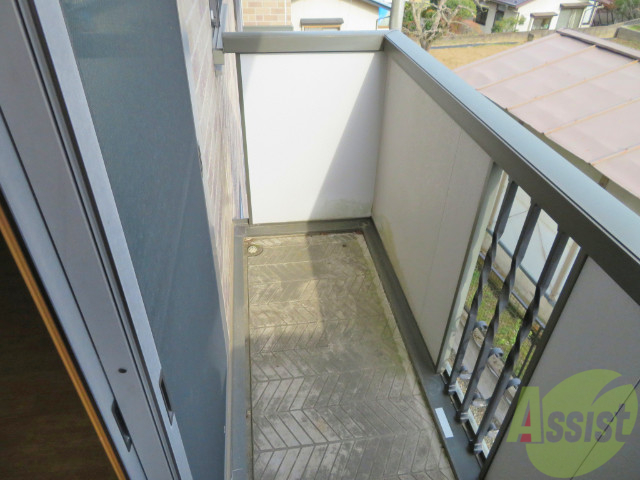 バルコニー　少し小さくても洗濯物はちゃんと外に干せますよ。