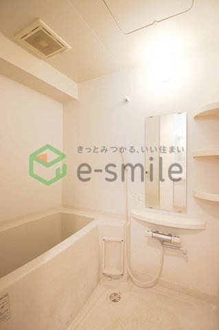 バス・シャワールーム　コンパクトで使いやすいお風呂です