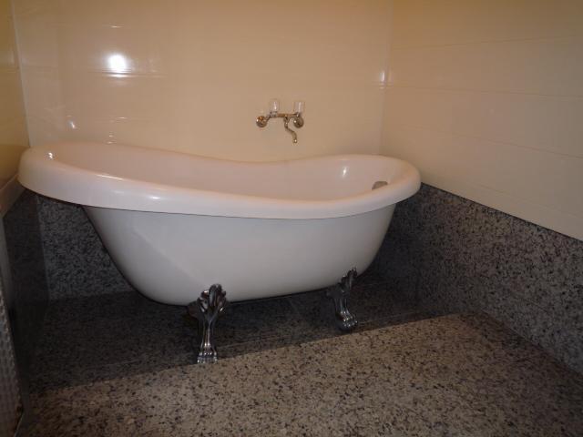 バス・シャワールーム　ゴージャスな気持ちになれる？ようなオシャレな浴槽！