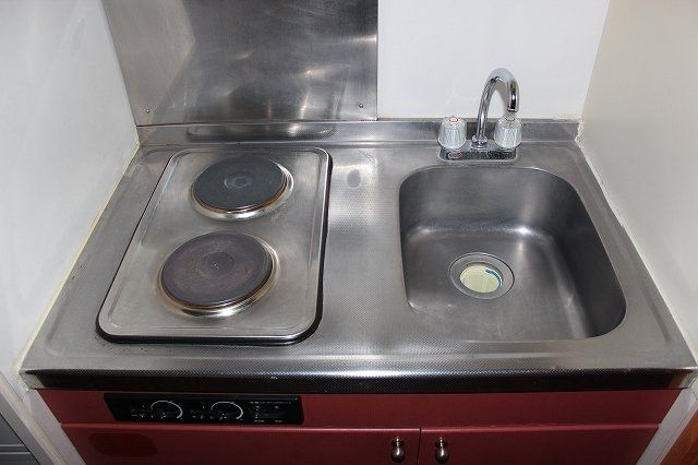 キッチン　２口の電気コンロ