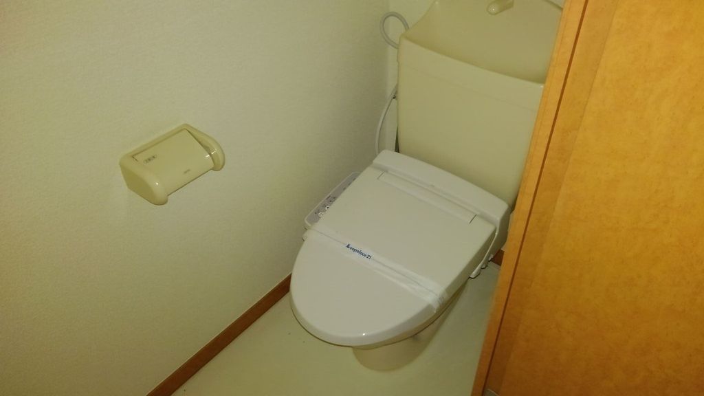 トイレ　温水洗浄便座つき