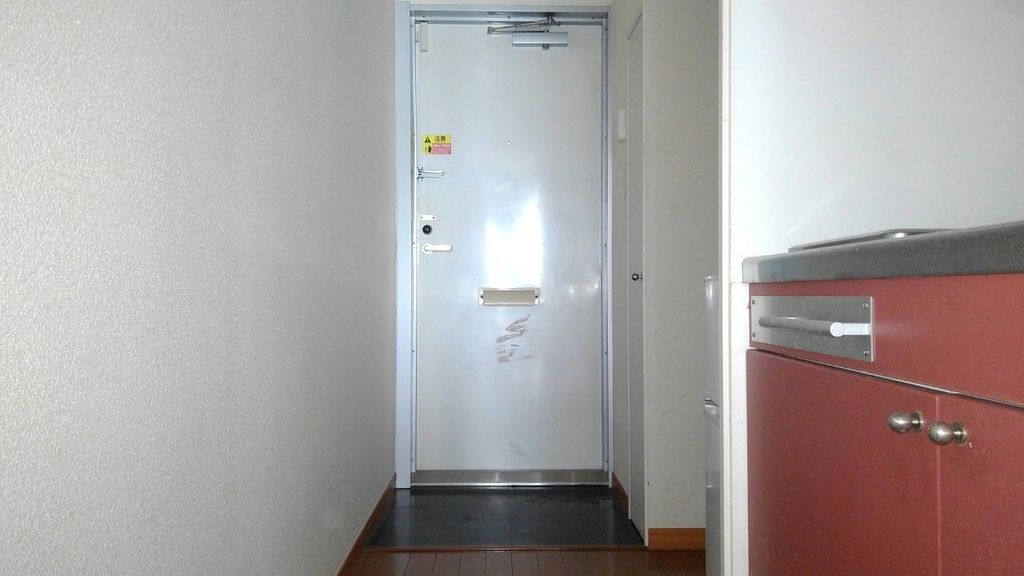 玄関　下駄箱あり