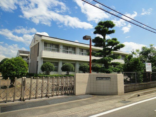 小学校　吉岡小学校様（小学校）まで700m