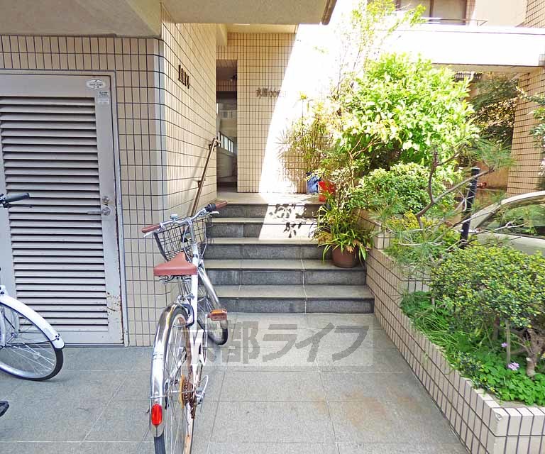 エントランス　広々としたエントランスです。