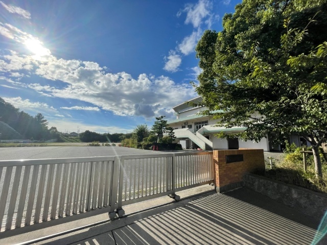 小学校　東海市立平洲小学校（小学校）まで817m