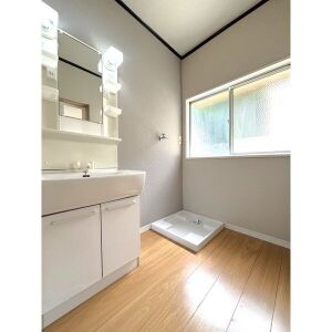 洗面設備　収納たっぷり♪