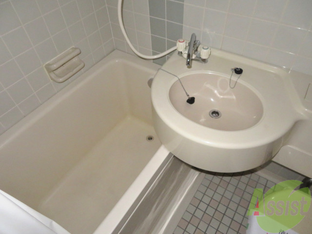 バス・シャワールーム　タイルがオシャレなお風呂です。ごゆっくりどうぞ。