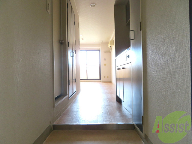 玄関　玄関からお部屋を撮ってみました。奥行きがあり広い印象。