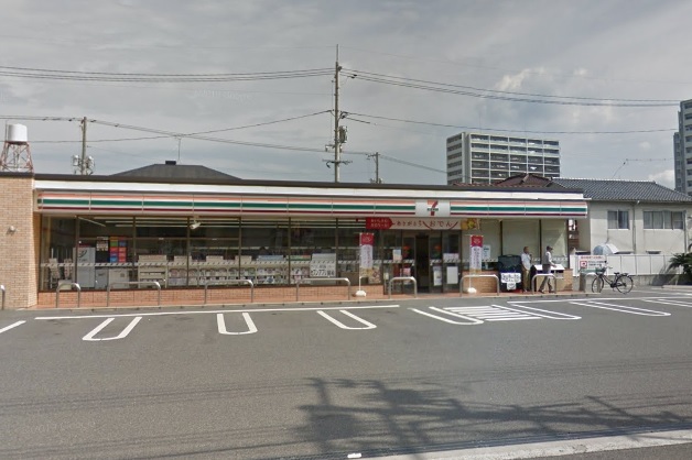 コンビニ　セブン－イレブン安芸府中大通１丁目店（コンビニ）まで330m
