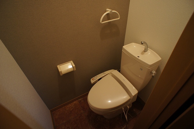 トイレ　温水洗浄便座