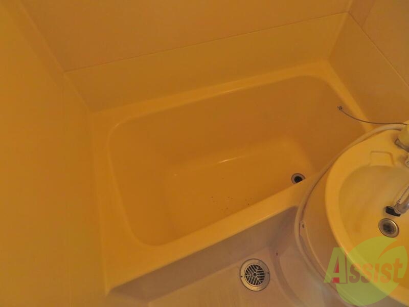 バス・シャワールーム　バストイレ別なので、ゆっくりお風呂に入れますね。