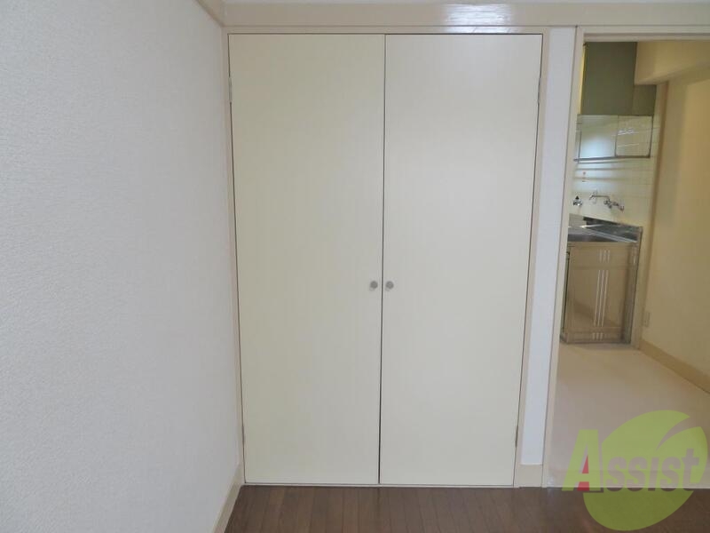 収納　収納もついているので、布団も収納出来ます。