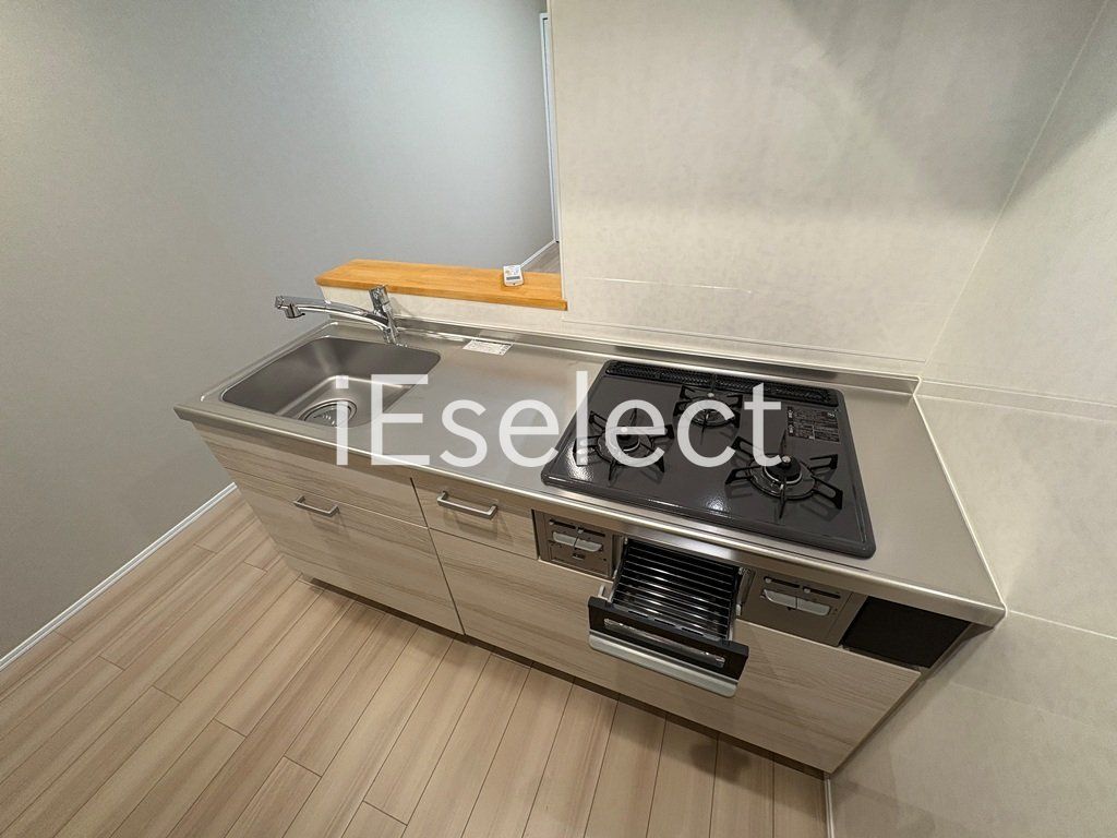 キッチン　3口コンロのシステムキッチン