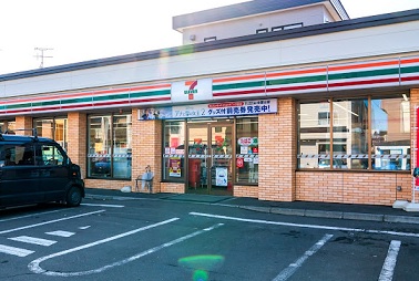 コンビニ　セブンイレブン札幌北郷3条4丁目店（コンビニ）まで279m