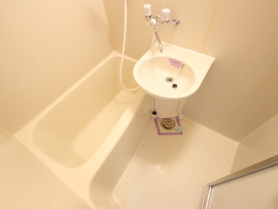 バス・シャワールーム　※別室の写真を使用しております※