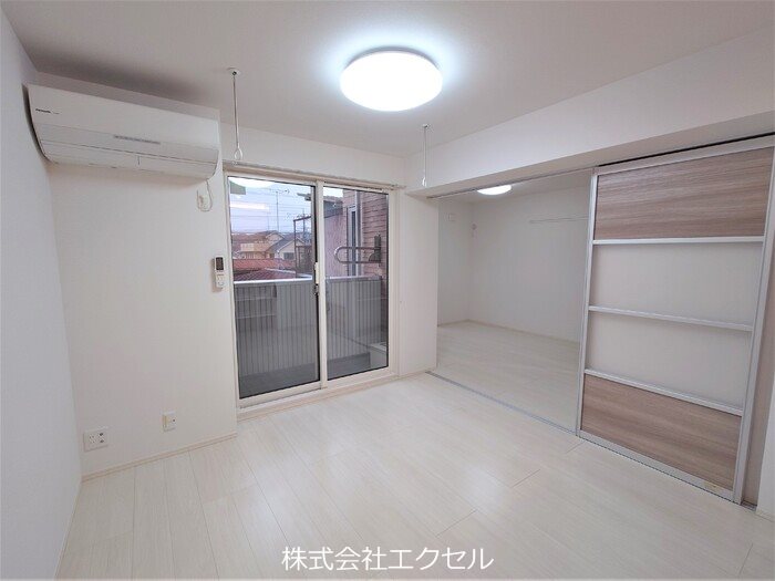 居室・リビング　同建物別室画像です