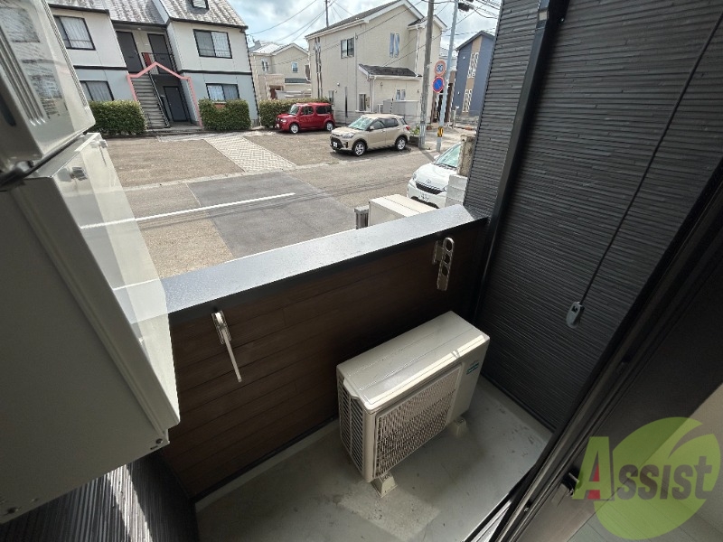 バルコニー　バルコニーはこちら、洗濯物も干せるようになってます。