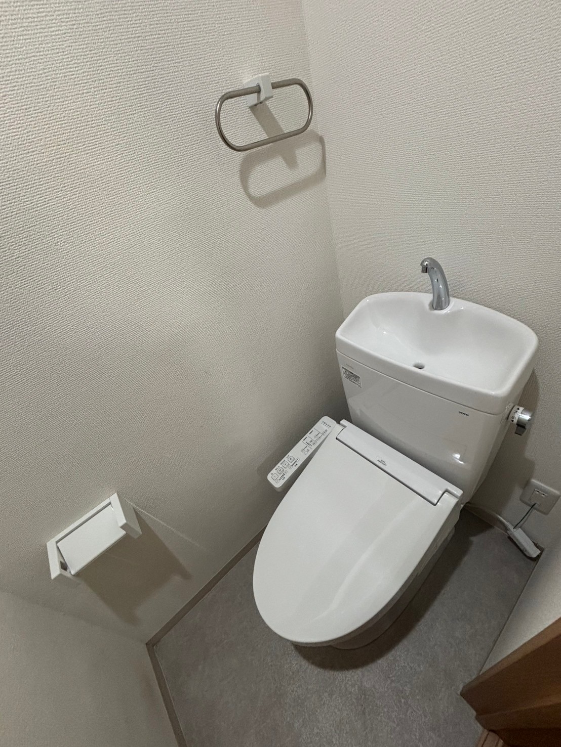 トイレ　【参考】別号室の写真です