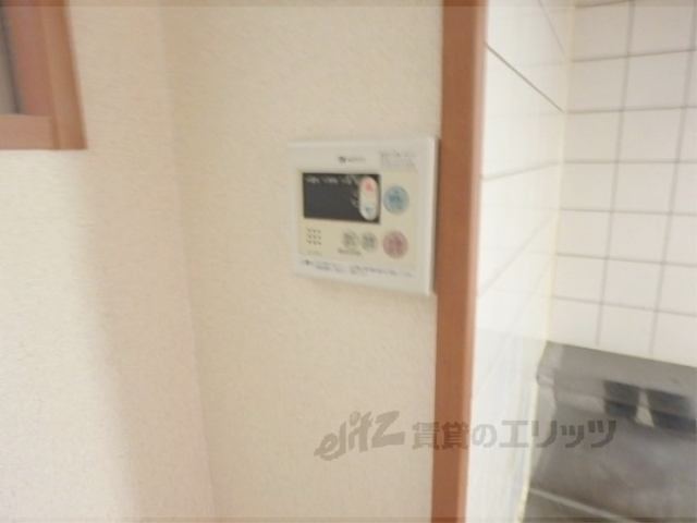 その他設備　給湯器リモコン
