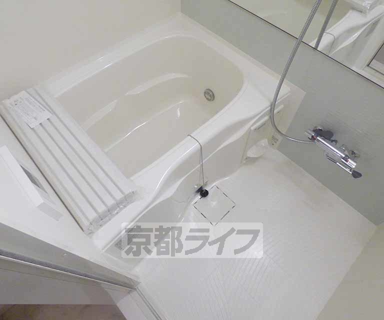 バス・シャワールーム　清潔感のあるバスルーム。