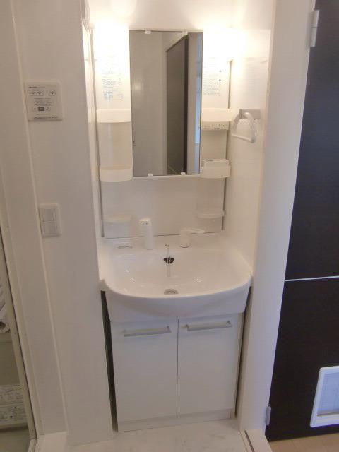 洗面設備　綺麗な独立洗面所