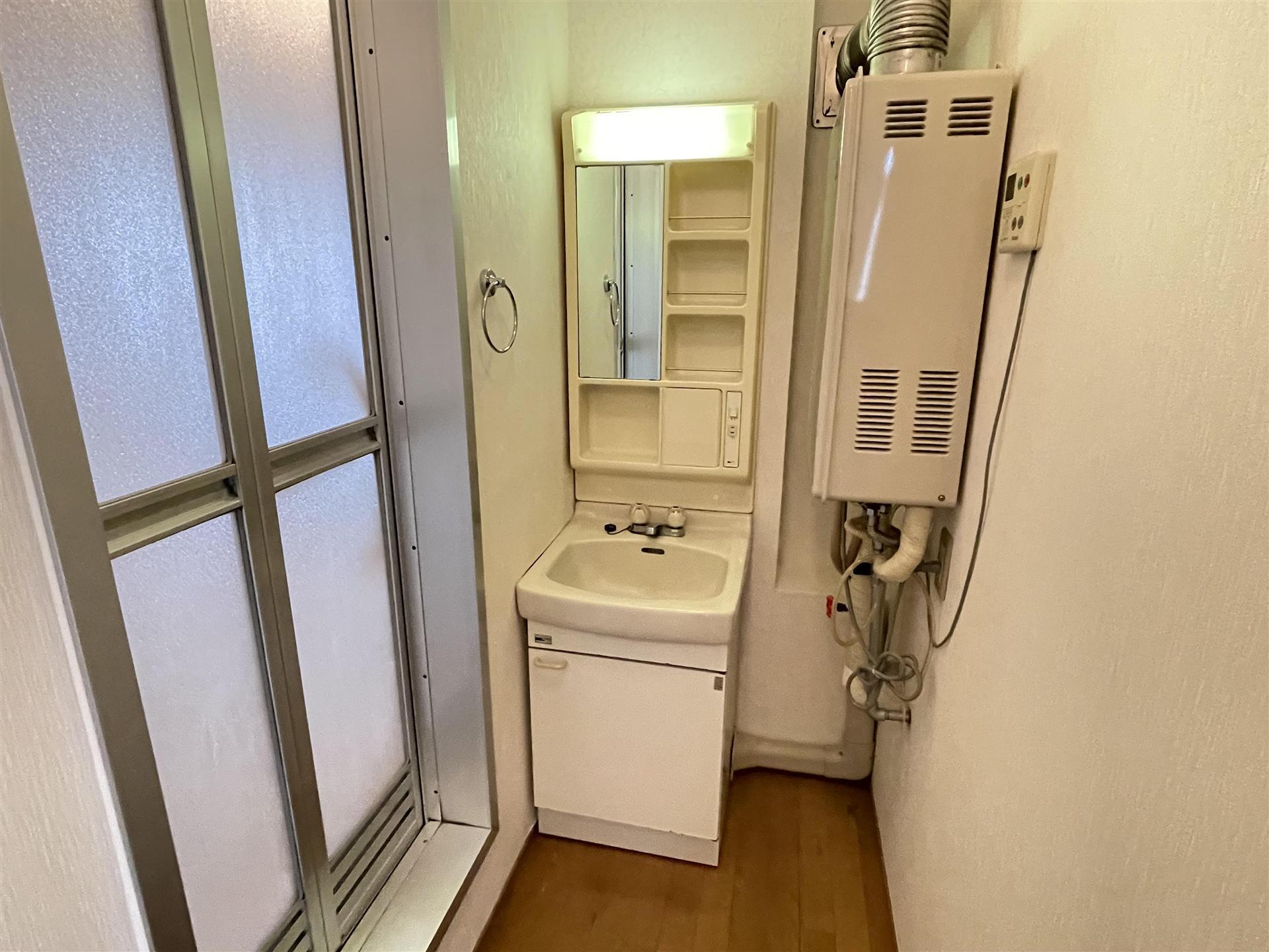 洗面設備　温水も出る洗面所となっております♪