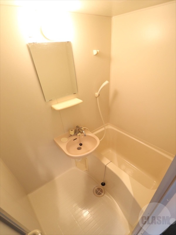 バス・シャワールーム　清潔感のあるバスルーム