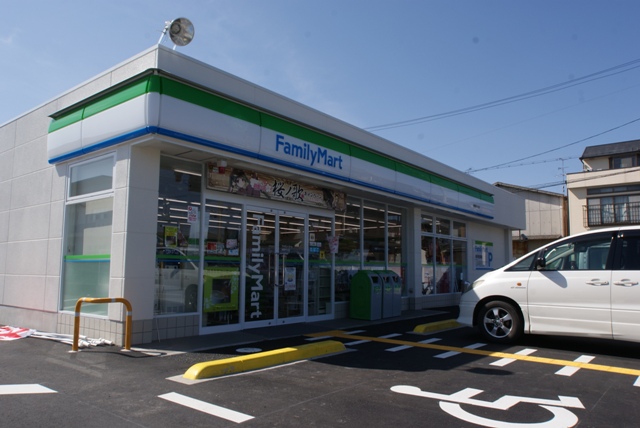 コンビニ　ファミリーマート城陽平川店（コンビニ）まで175m