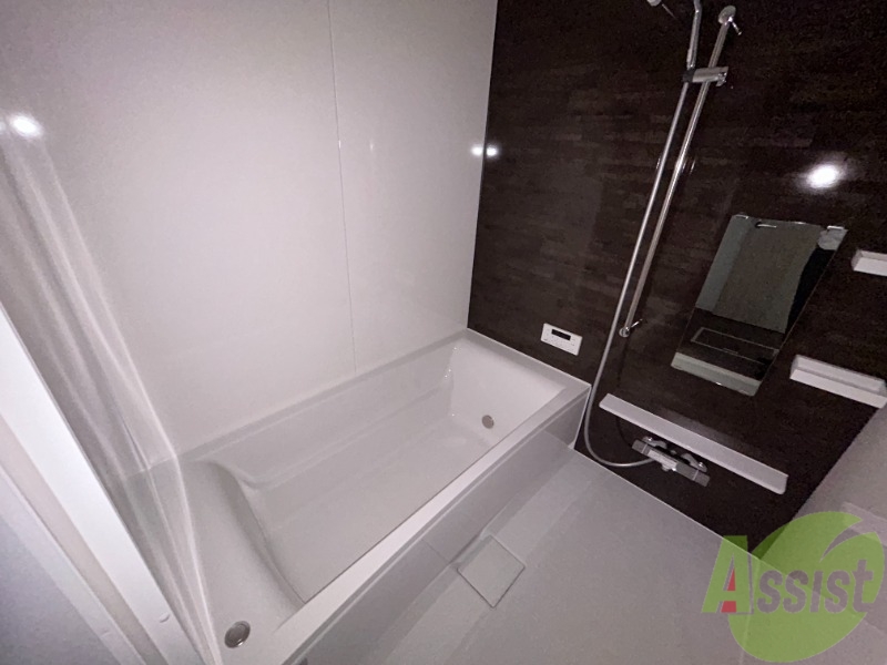 バス・シャワールーム　一坪風呂と追い焚き機能で一日の疲れを癒しましょう。