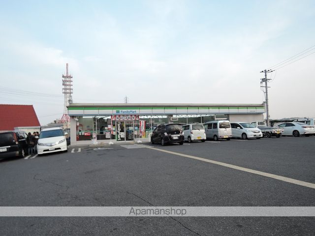 コンビニ　ファミリーマート（コンビニ）まで1078m