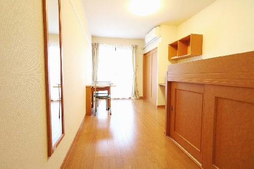 居室・リビング　１Ｆはフローリング仕様・２Ｆは絨毯仕様になります。