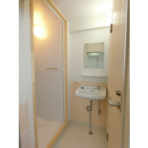 洗面設備　ゆったりとスペースのある洗面所