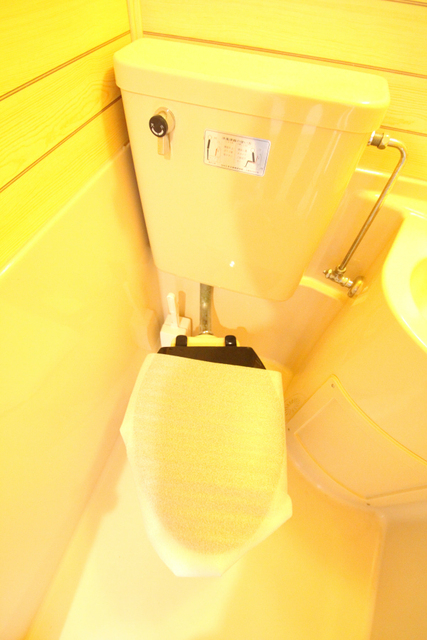 トイレ　※別室の参考写真の為、現況優先です。