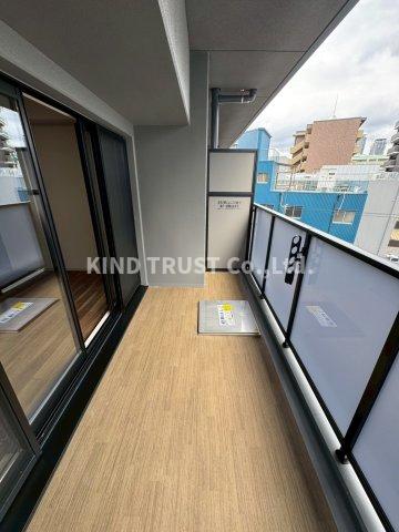 バルコニー　開放的で明るい空間を演出してくれるバルコニーです